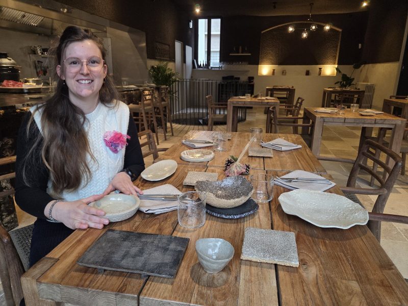 chloe-scher-a-signe-les-arts-de-la-table-du-nouveau-restaurant-gastronomique-rue-francois-mignotte-photo-c-d-1771697238
